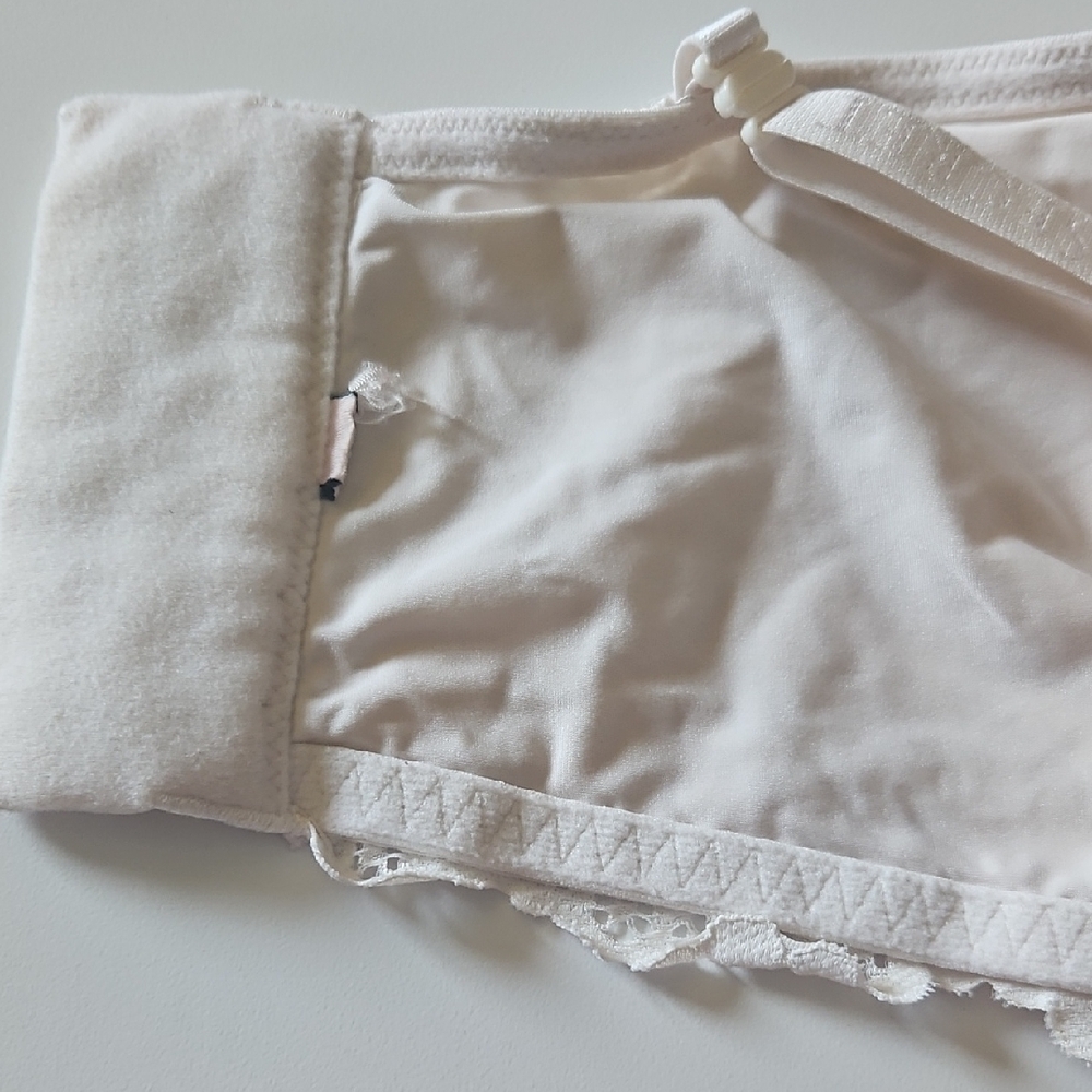 Victoria's Secret Ivory Lace Bustier - Picture 2 of 13